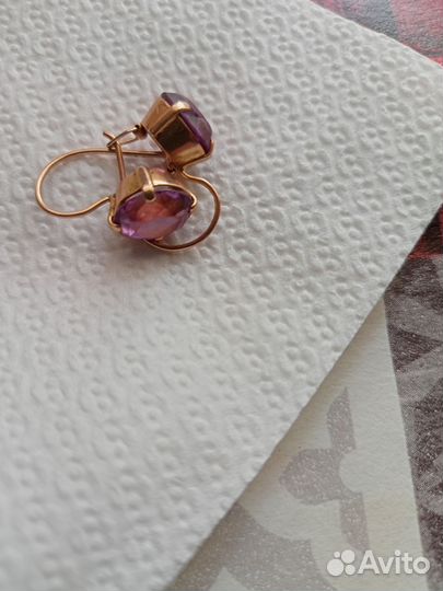Золотые серьги с александритом