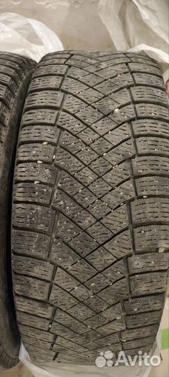 Pirelli Ice Zero FR 215/55 R17