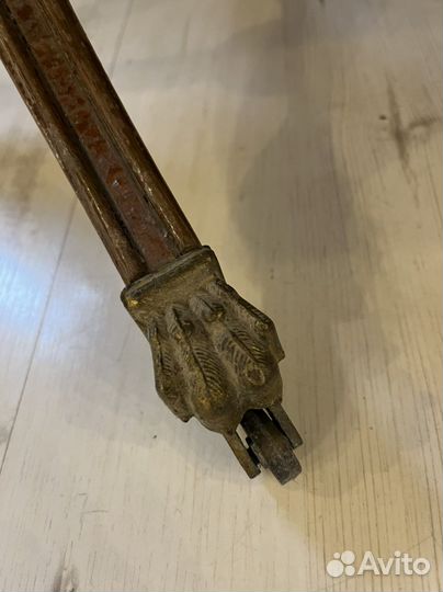 Антикварный журнальный стол на ножках лапах 107 см