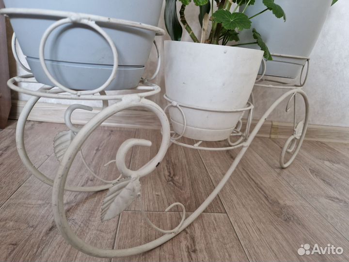 Подставка для цветов напольная металлическая