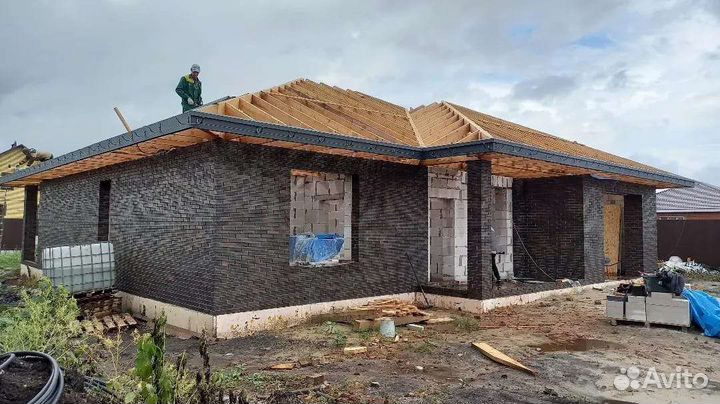 В бригаду требуется кровельщик