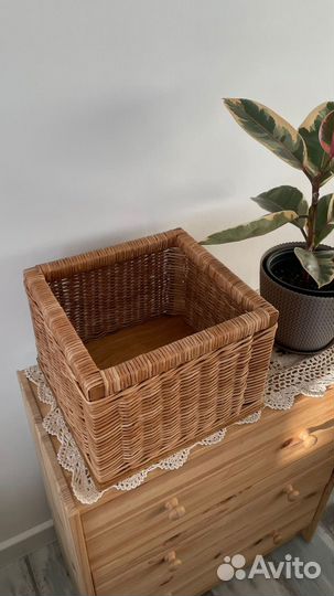 Корзина плетеная из бумажной лозы