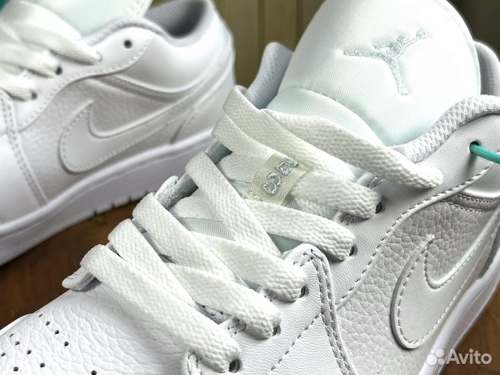 Nike Air Jordan 1 Low Triple White