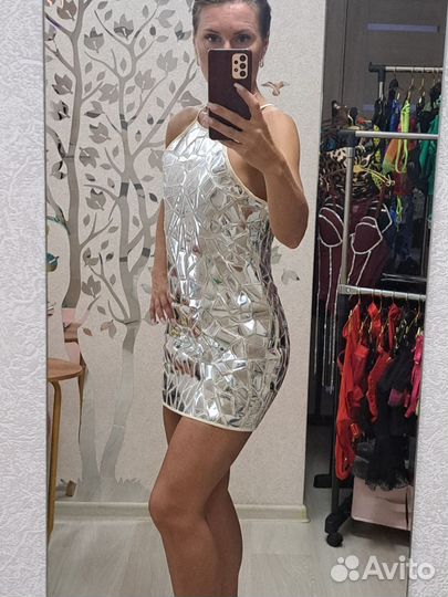 Блестящее платье