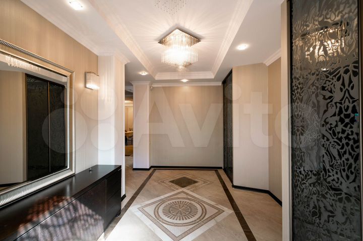 Дом 306,4 м² на участке 3,2 сот.