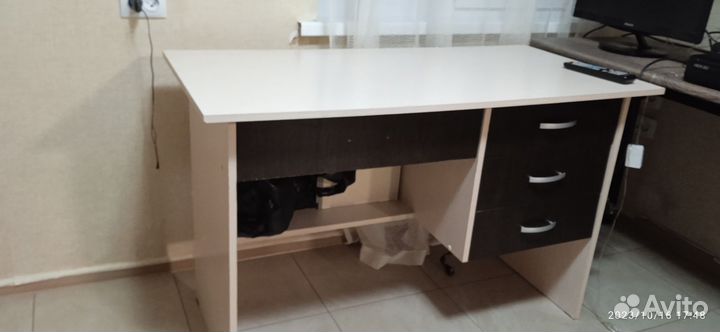 Стол и стулья