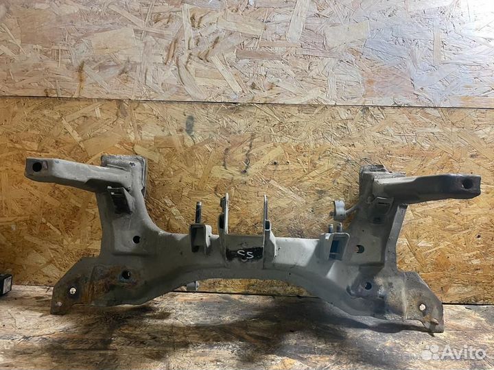 Подрамник передний Киа Спектра