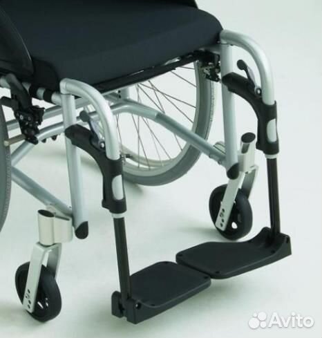 Kресло-коляска активного типа с титановой рамой