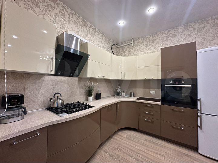 2-к. квартира, 81 м², 2/3 эт.