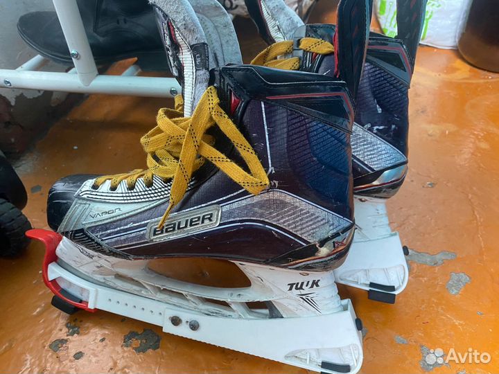 Продам комплект хоккейной формы вместе с баулом