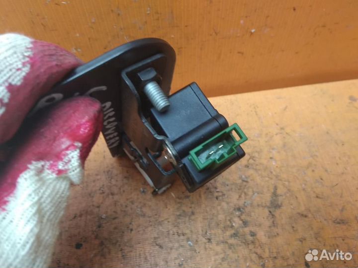 Активатор замка багажника Land Rover Discovery 3