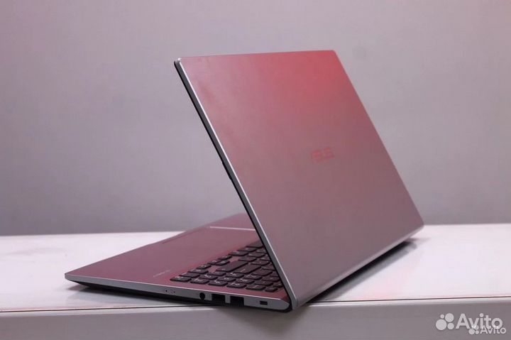 Ноутбук Asus VivoBook / Core i3 / IPS / SSD