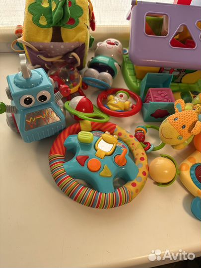 Развивающие игрушки для малышей пакетом
