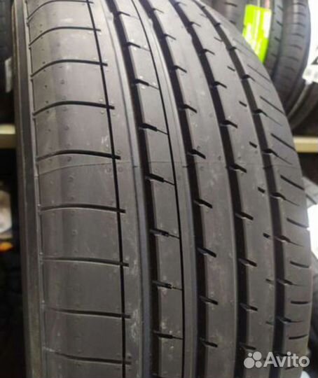 Yokohama BluEarth-XT AE61 225/55 R18