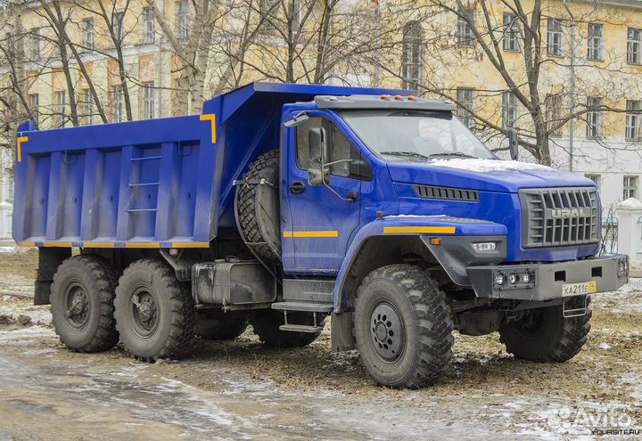 Водитель самосвала Урал