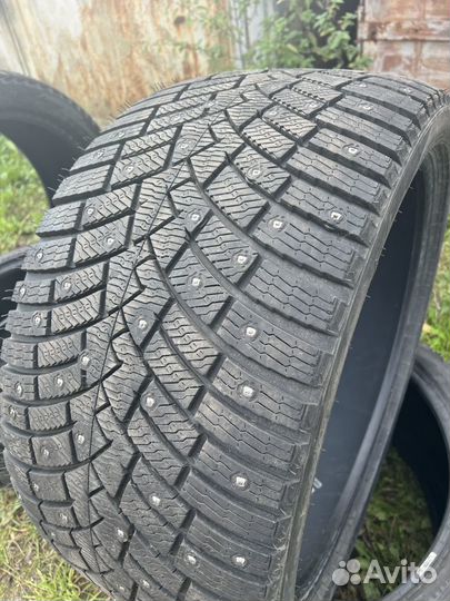 Pirelli Ice Zero 2 285/35 R22 и 315/30 R22 106H