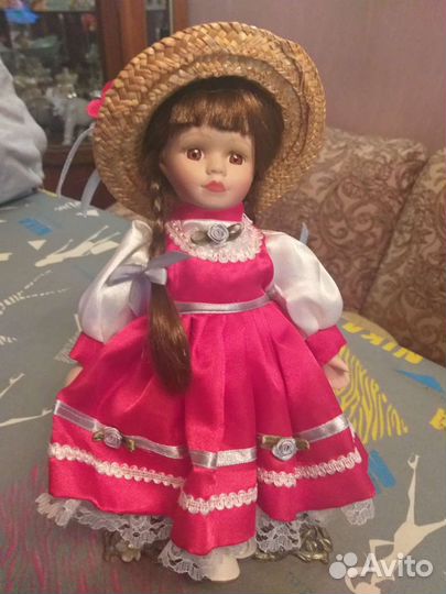 Фарфоровая кукла новая