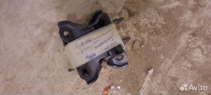 Петли багажника Lexus RX200t/2017