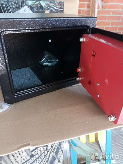 Сейф мебельный