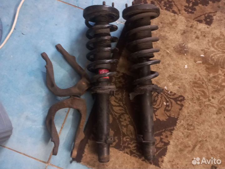 Левая стойка амортизатора honda accord 8 2.4