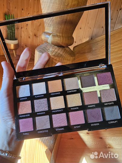 Тени Revolution Pro Regeneration Palette Mirage