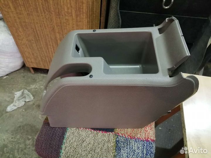 Корпус подлокотника golf/jetta mk5