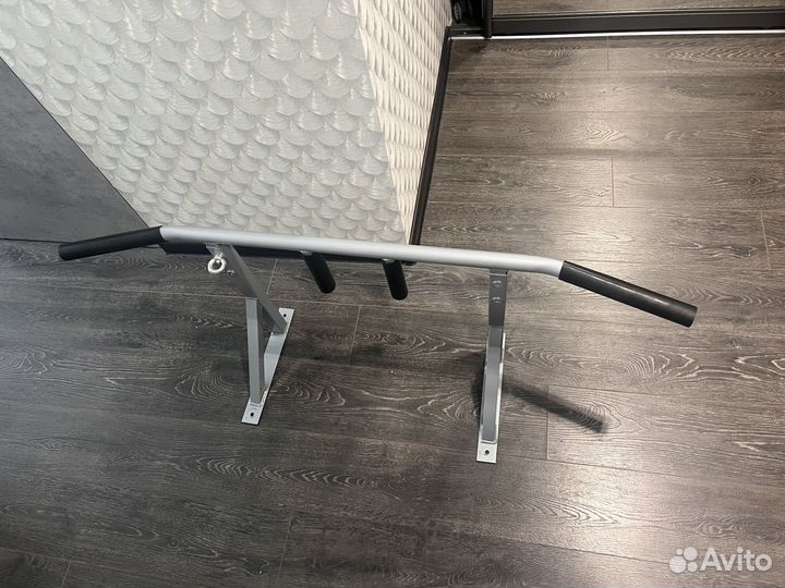 Турник настенный