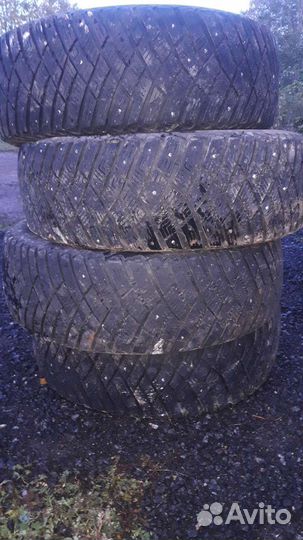Goodyear UltraGrip 215/65 R16