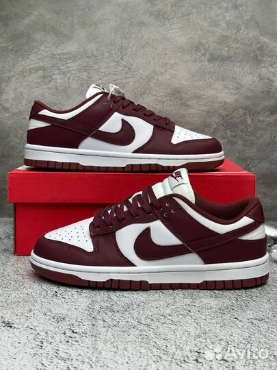 Кроссовки Nike SB Dunk Low Team Red