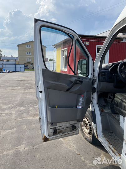Передняя левая дверь Mercedes Sprinter 906