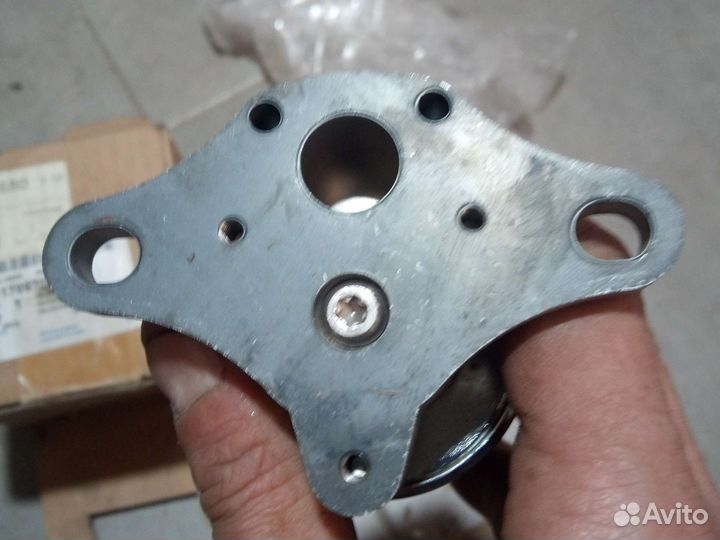 Клапан рециркуляции выхлопных газов Chevrolet L