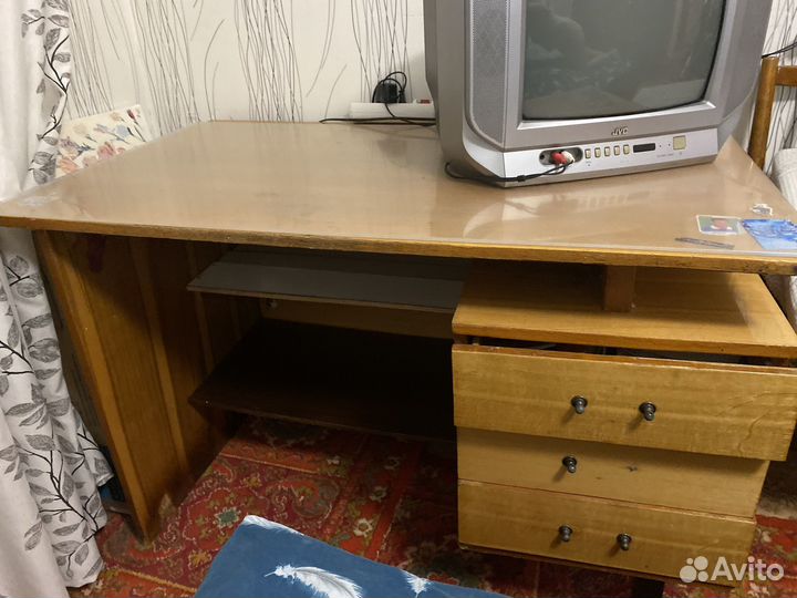 Стол письменный с ящиками