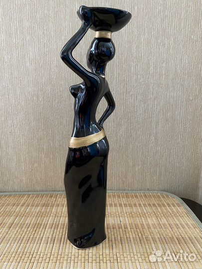 Статуетка африканской женщины