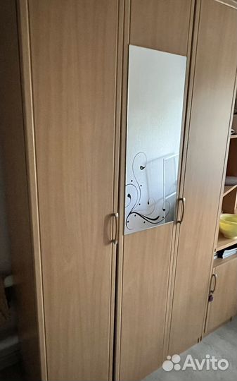 Шкаф распашной с зеркалом