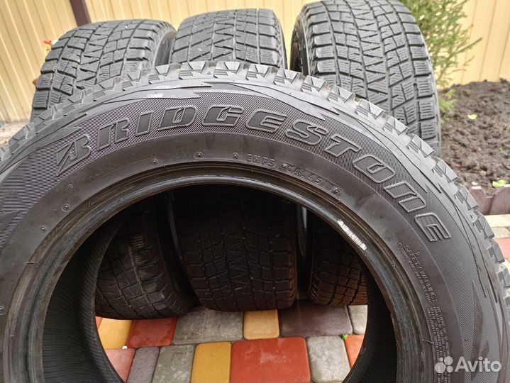 Bridgestone Blizzak DM-V1 225/4.5 R17