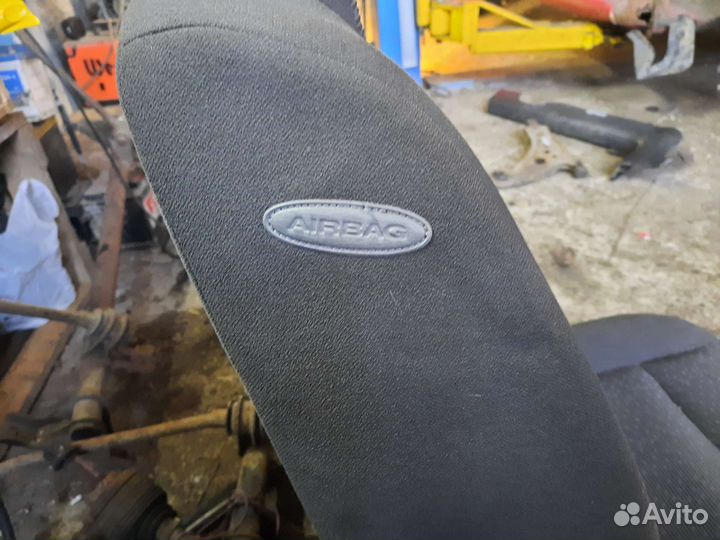 Сиденья передние Chevrolet Aveo T250 с air-bag