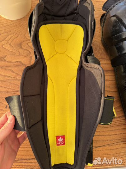 Щитки хоккейные взрослые 16 CCM 9550