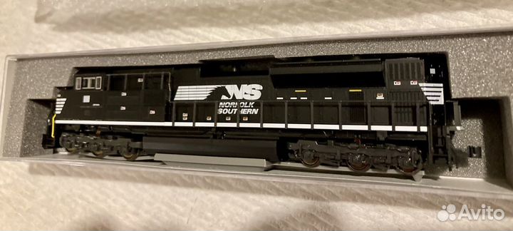 Локомотив kato 9 мм EMD sd70ace norfolk southern