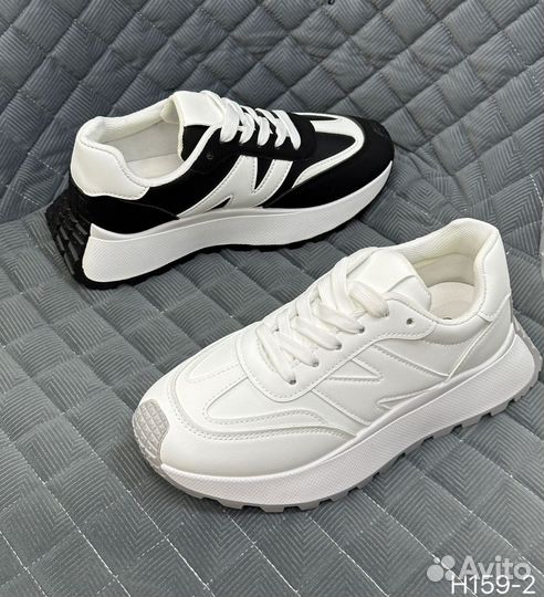 Кроссовки женские