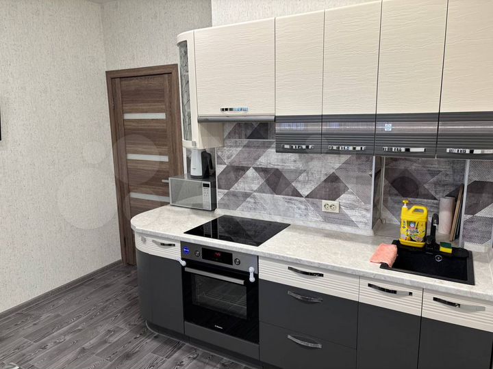 2-к. квартира, 57,2 м², 4/10 эт.