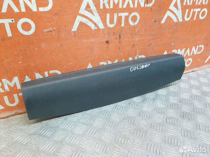 Обшивка двери багажника верхняя Mitsubishi