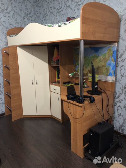 Детская кровать чердак со столом и шкафом бу