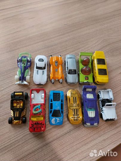 Гараж для машинок и машинки hot wheels