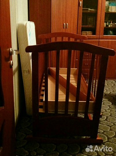 Кровать с матрасом и бортиками