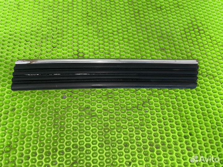 Молдинг заднего правого крыла Chevrolet Tahoe GMT4