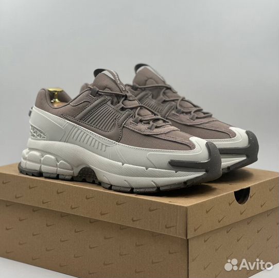 Nike Vomero 5 Roam