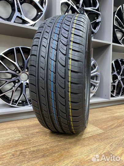 Compasal Smacher 215/55 R18 99V