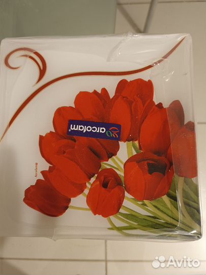 Стеклянные тарелки и блюдо для торта