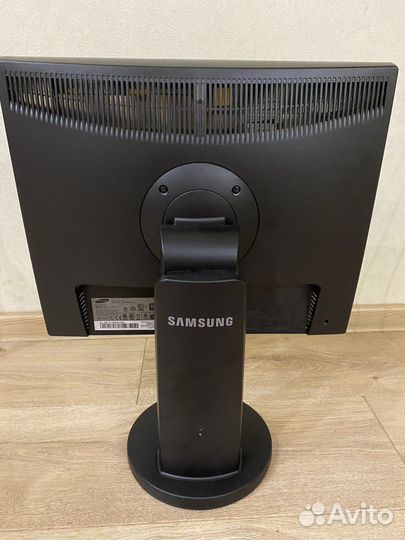 Монитор Samsung