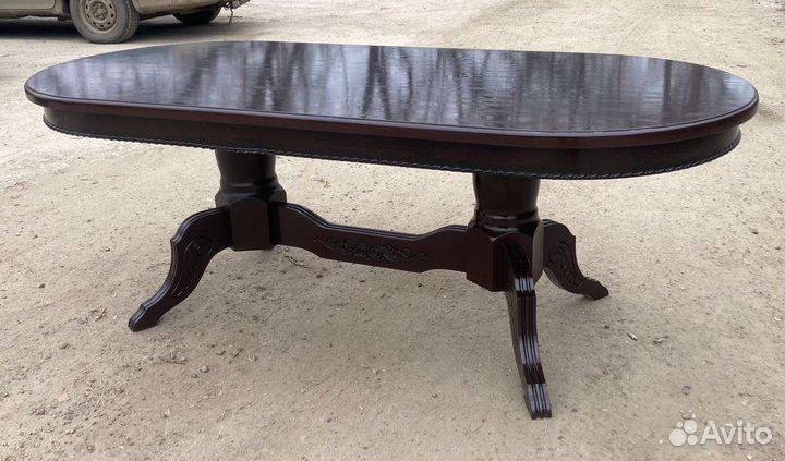 Стол и стулья